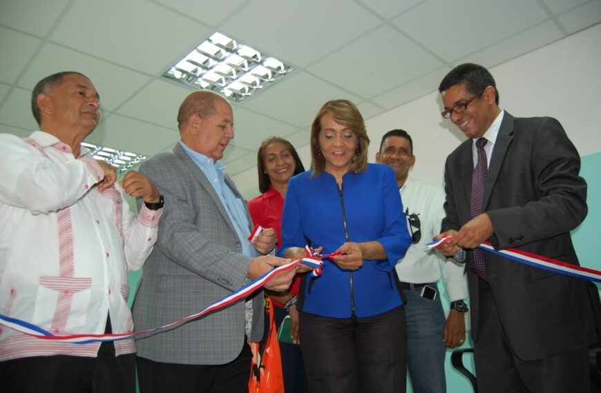 Autoridades entregan &aacute;reas remozadas en hospital Antonio Musa.