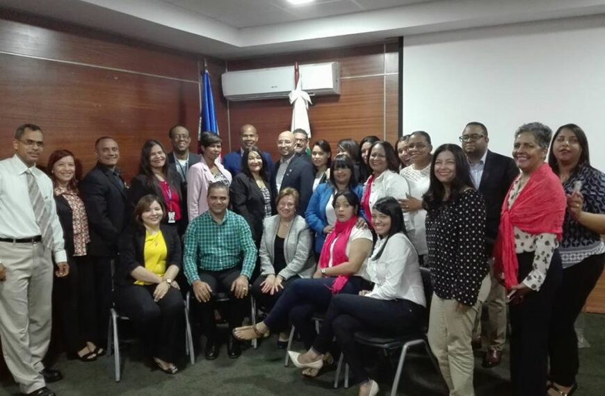 Equipo gerencial del Servicio Regional de Salud Este participa en reuni&oacute;n sobre puntos focales regionales y administrativos.