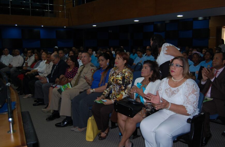 Con el lema Unidos para poner fin a la Tuberculosis, autoridades de Salud de la regi&oacute;n Este realizan acto en La Romana.