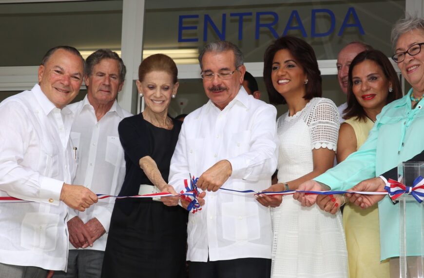 Salud para 15 mil ni&ntilde;os del Este, Danilo y do&ntilde;a Candy asisten inauguraci&oacute;n Pedi&aacute;trico