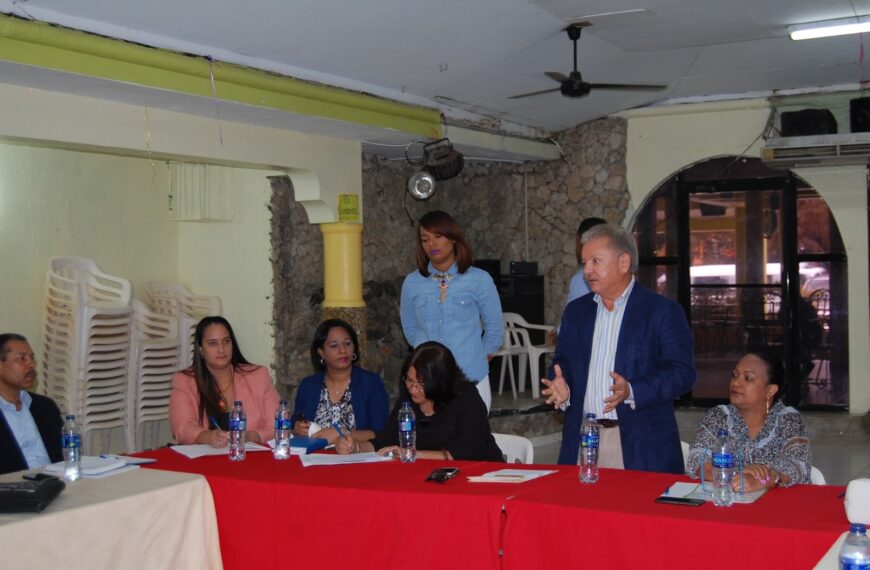 Director Regional de Salud contin&uacute;a reuniones sobre levantamiento de Recursos Humanos de hospitales.