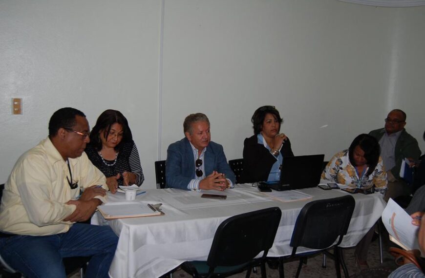 Director Regional de Salud se re&uacute;ne con directores y administradores de hospitales de SPM