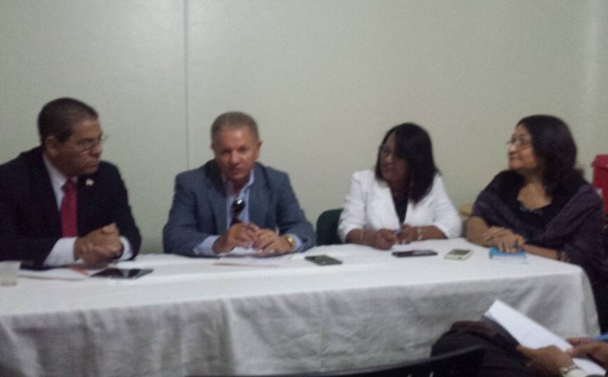 Director Nacional de Odontolog&iacute;a se re&uacute;ne con equipo gerencial del Servicio Regional de Salud Este.