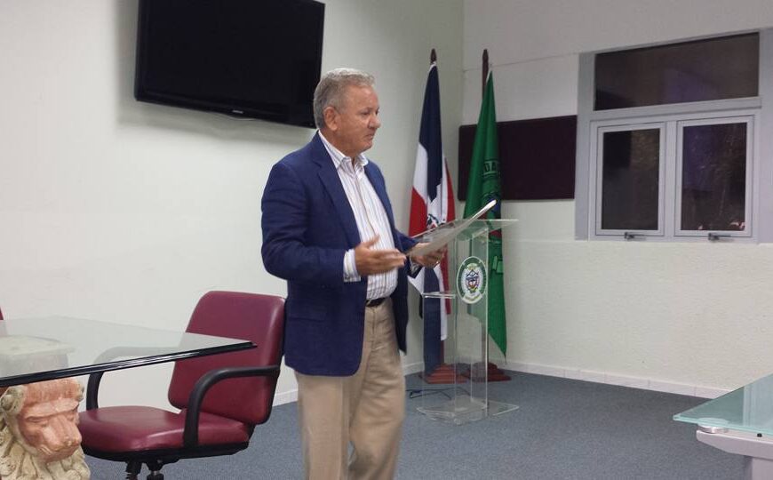 Dr. Virgilio Cedano participa en taller sobre programaci&oacute;n de administraci&oacute;n masiva de medicamentos antifiliaricos impartido por el CENCET.