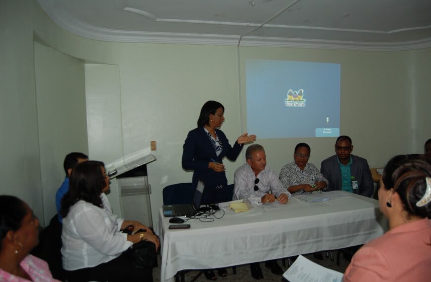 Dr. Virgilio Cedano y director Regional de Senasa encabezan reuni&oacute;n sobre lanzamiento de C&iacute;rculo Comunitarios de pacientes cr&oacute;nicos.