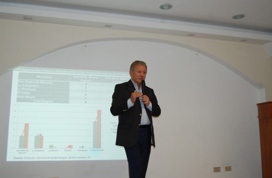 Director Regional de Salud encabeza encuentro donde son tratadas estrategias para reducir mortalidad materna en la regi&oacute;n.