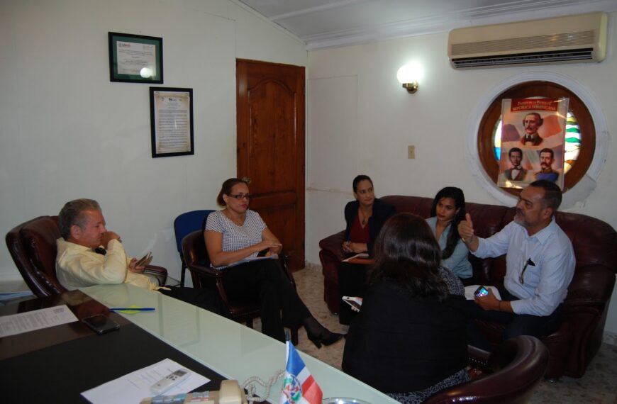 Servicio Regional de Salud Este y Grupo Puntacana firma convenio para dar facilidad a m&eacute;dicos de Centro de Pediatr&iacute;a Oscar de la Renta