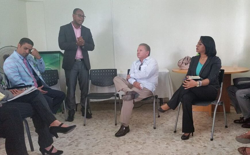 Equipos del Servicio Regional de Salud Este y SENASA se re&uacute;nen para impulsar acciones en C&iacute;rculos Comunitarios en Salud.