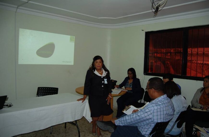 Equipos t&eacute;cnicos del Servicio Regional de Salud Este y SENASA realizan encuentro donde tratan calidad de atenciones.