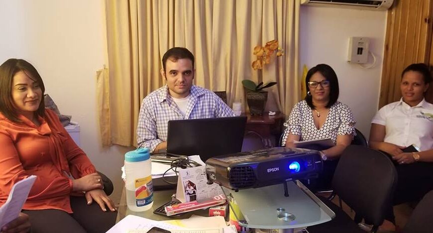 Equipo tecnico Servicio Regional de Salud Este en reuni&oacute;n de trabajo en gerencia de &Aacute;rea Hato Mayor