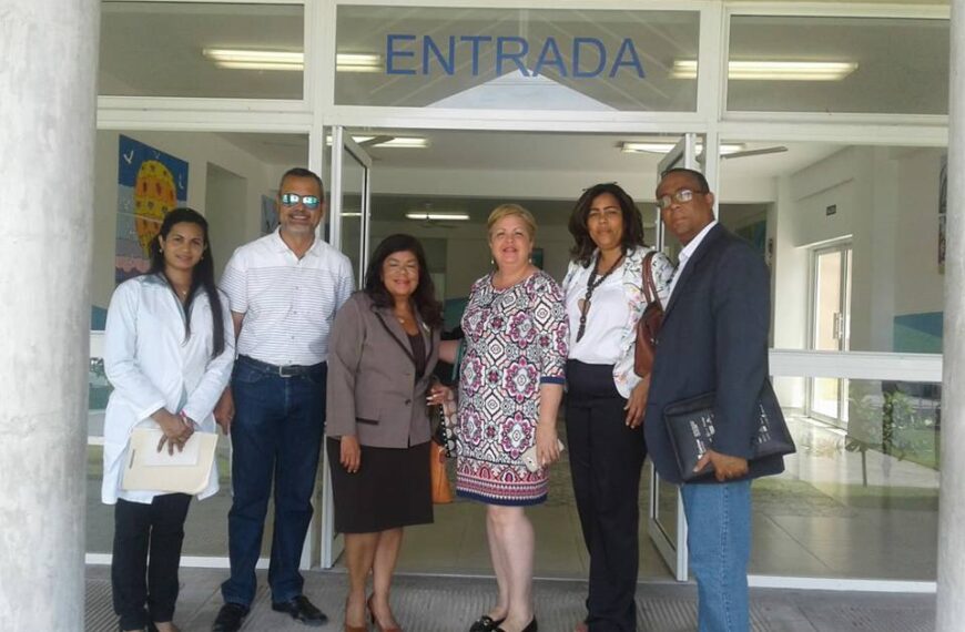 Dra. Derca Reyes supervisa servicios en centros Oscar de la Renta y Ver&oacute;n