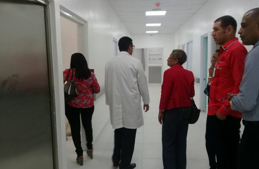 Personal de la direcci&oacute;n General de Habilitacion visita hospital Antonio Musa