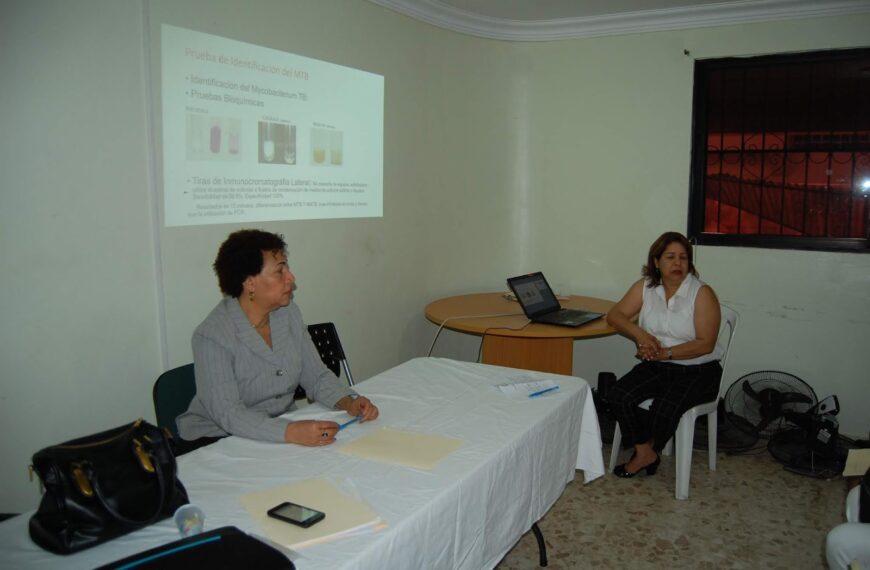 Imparten taller sobre biologia molecular en Tuberculosis a bioanalistas de hospitales de la Regi&oacute;n Este.