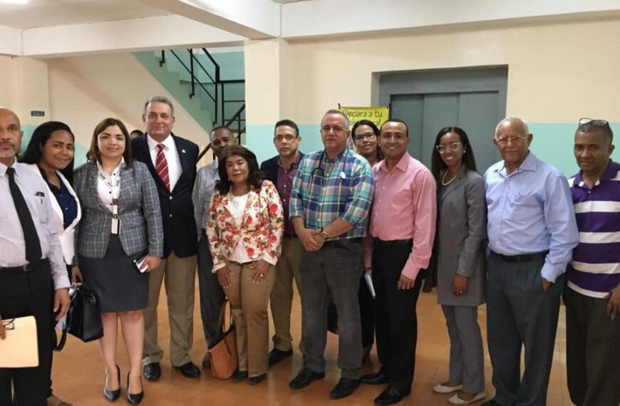 Director de materno infantil Dr. Victor Calderon y Dra. Derca Reyes eval&uacute;an &aacute;reas de hospitales La Altagracia y La Romana