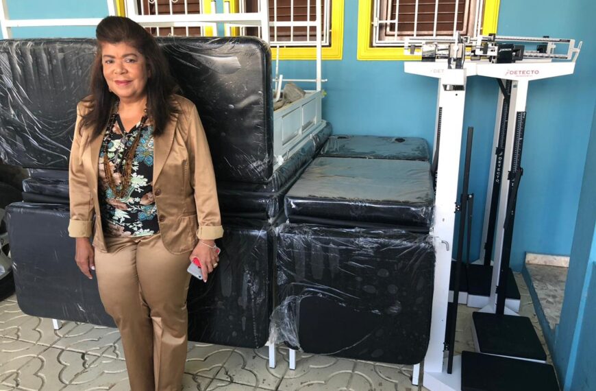 Servicio Regional de Salud Este recibe camillas ginecologicas y balanzas para ser utilizadas en los distintos centros de Primer Nivel de Atenci&oacute;n