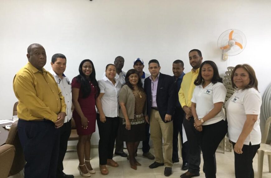 Dra. Derca Reyes se re&uacute;ne con personal de Salud para trazar estrategia por festividad del d&iacute;a de La Altagracia