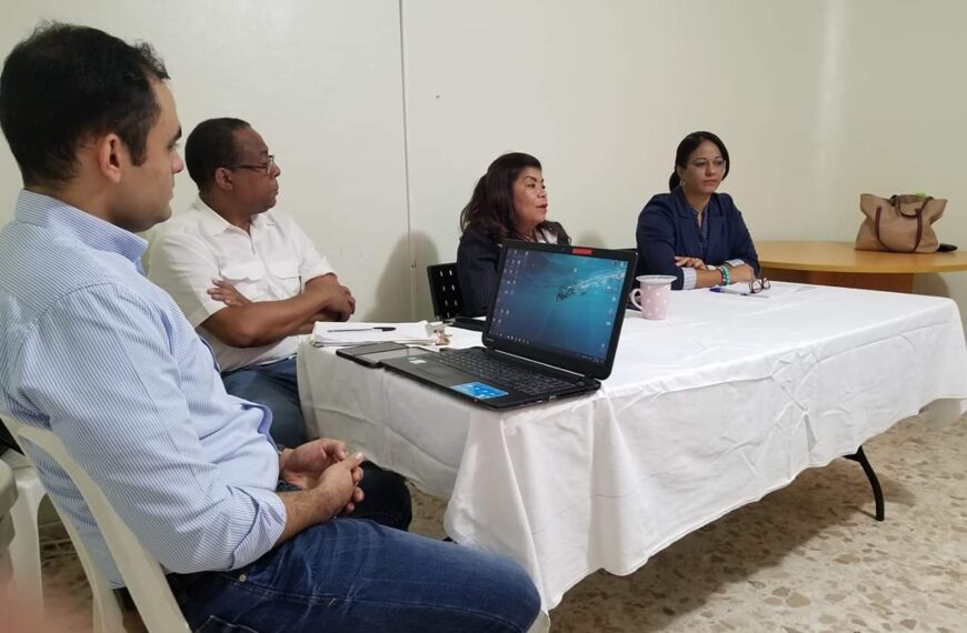 Dra. Derca Reyes encabeza reuni&oacute;n con equipo t&eacute;cnico del SRS Este donde trata aspectos sobre los C&iacute;rculos Comunitarios en Salud