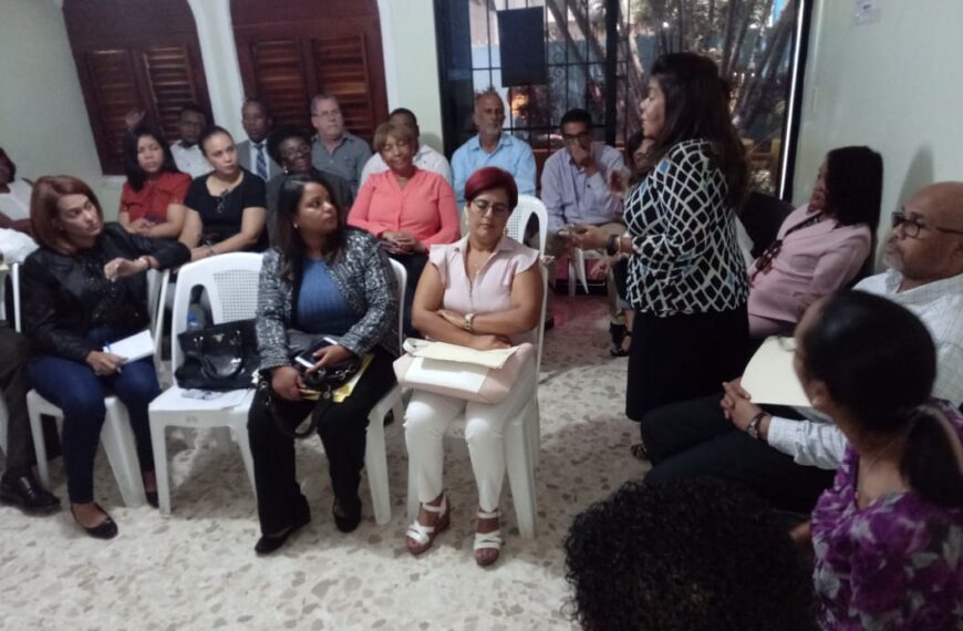 Directora SRS Este realiza reuni&oacute;n con jefes de obstetricia de hospitales de la regi&oacute;n sobre plan materno infantil