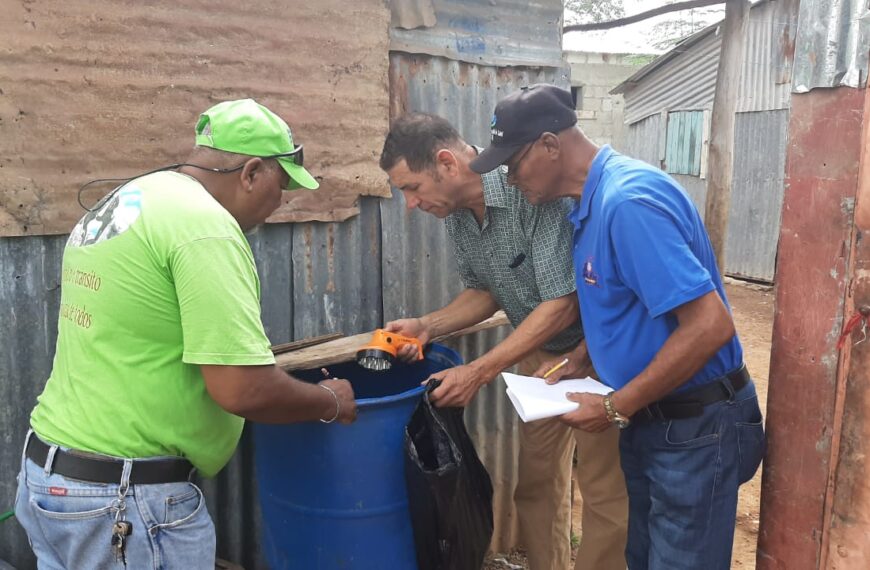 Gerencia de &Aacute;rea de Salud SPM realiza jornada de descacharrizacion en varias comunidades de Quisqueya