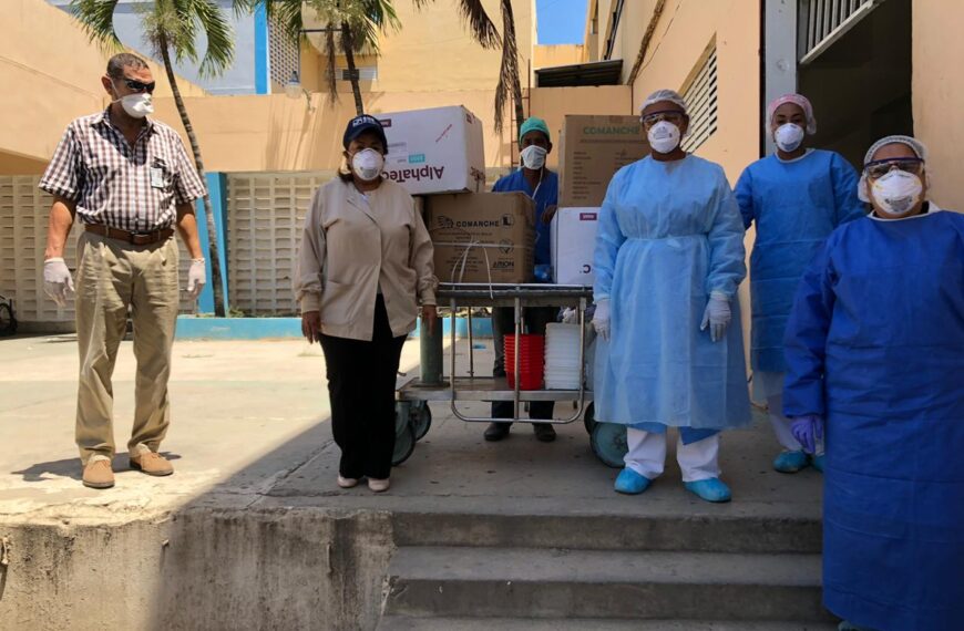 Servicio Regional de Salud Este realiza nueva entrega de materiales de protecci&oacute;n para personal de hospital Jaime Oliver Pino