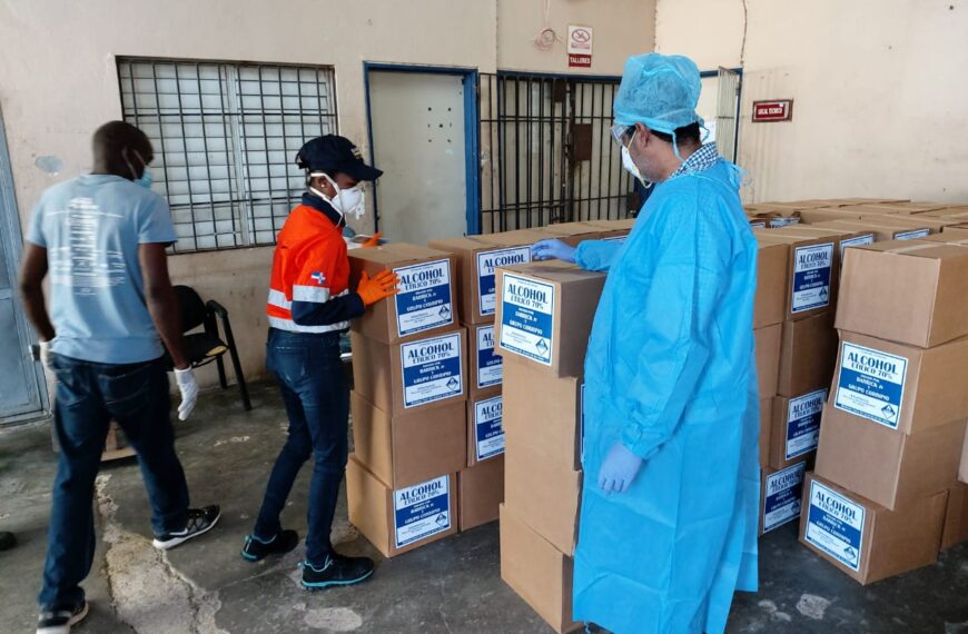 SRS-Este agradece a empresa Barrick y Grupo Corripio por donaci&oacute;n de alcohol et&iacute;lico