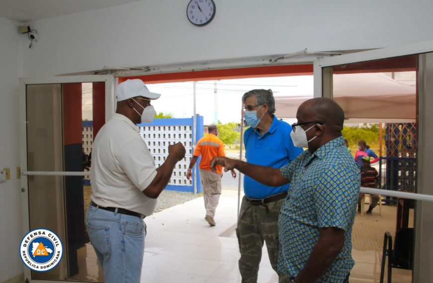 Director de la Regional Este de Salud Visita Centros de Vacunaci&oacute;n en la Jornada Vac&uacute;nate RD contra Covid19.