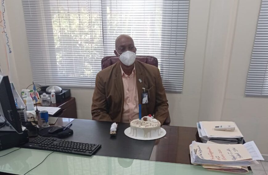 Esta de cumplea&ntilde;os el Director del Servicio Regional de Salud Este por lo que sus compa&ntilde;eros de trabajo le felicitan
