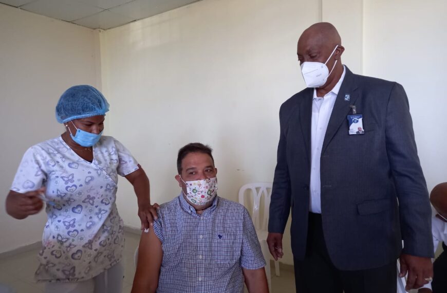 Director Regional Este de Salud Visita Centro en la Jornada de Vacunaci&oacute;n contra el Covid19 a Periodistas, Locutores y trabajadores de la Prensa.