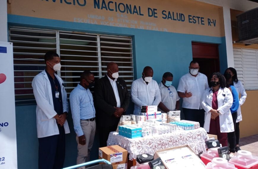 Hospital General y Fundaci&oacute;n &ldquo;El Buen Samaritano&rdquo; donan medicamentos a Hospital y UNAP de la Romana