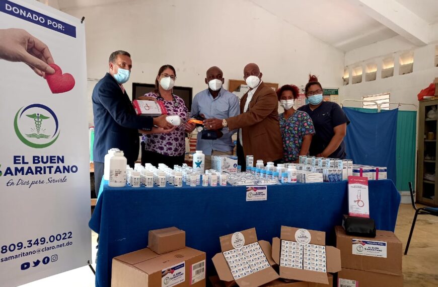 Fundaci&oacute;n &ldquo;El Buen Samaritano&rdquo; dona medicamentos, Nebulizadores, Lentes y Estetoscopios a UNAP de San Pedro de Macor&iacute;s.