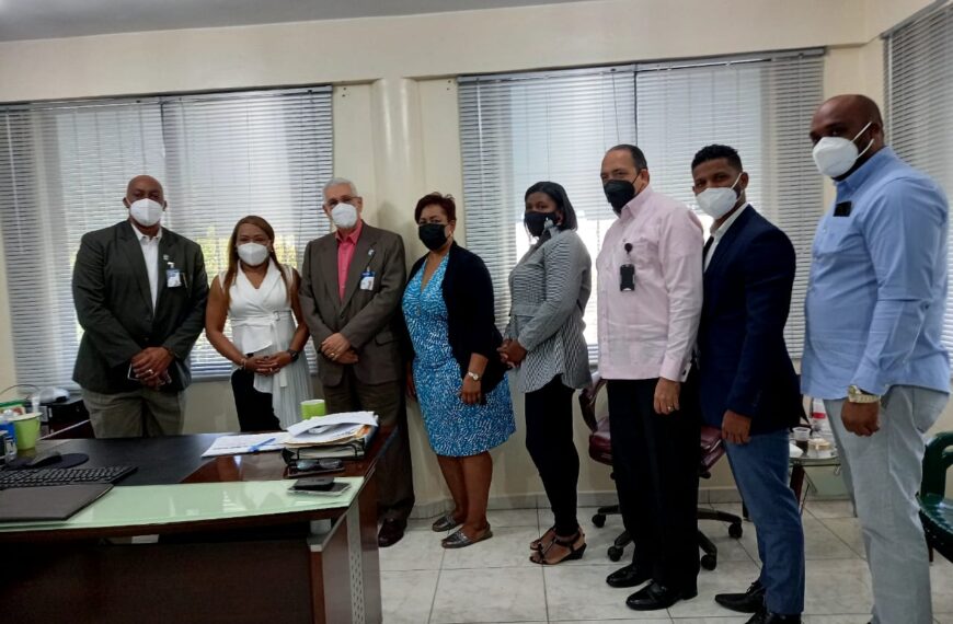 Director del Servicio Regional de Salud Este recibe visita del Director Nacional de Odontolog&iacute;a.