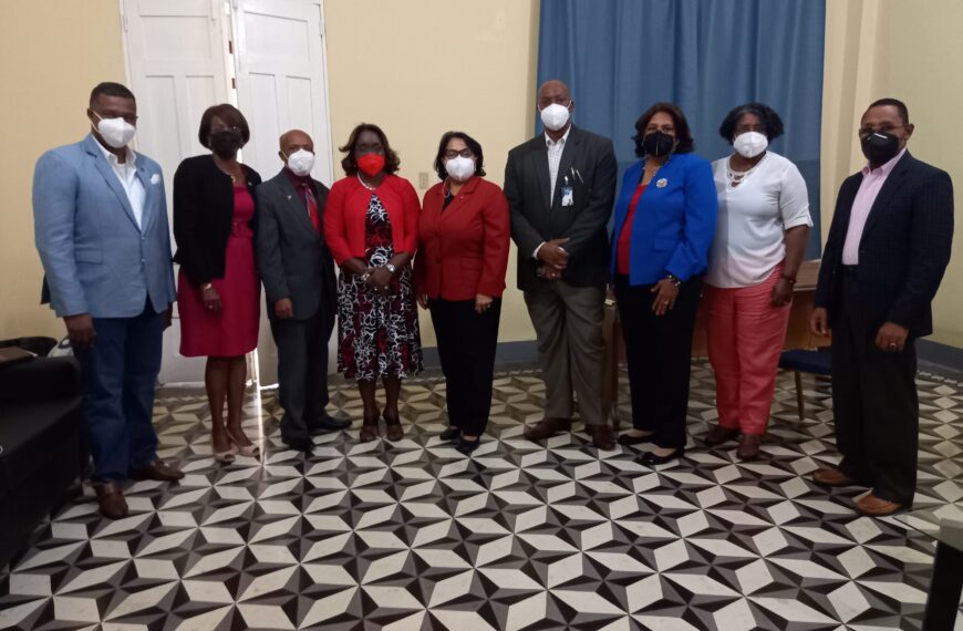 Director del SRS Este, Dr. Pedro Claxton participa en formalizaci&oacute;n del Consejo de Apoyo al Desarrollo de la UASD San Pedro.