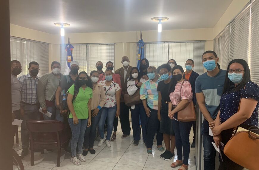 Director SRS Este realiza reuni&oacute;n con m&eacute;dicos pasantes