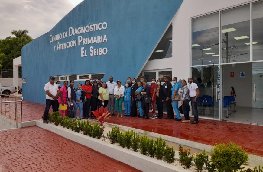 Director SRS Este visita Centro Cl&iacute;nico y Diagn&oacute;stico de El Seibo