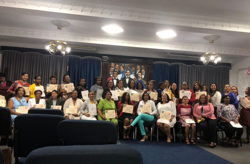 Acto de homenaje a personal de Enfermer&iacute;a de larga trayectoria y tiempo en servicio