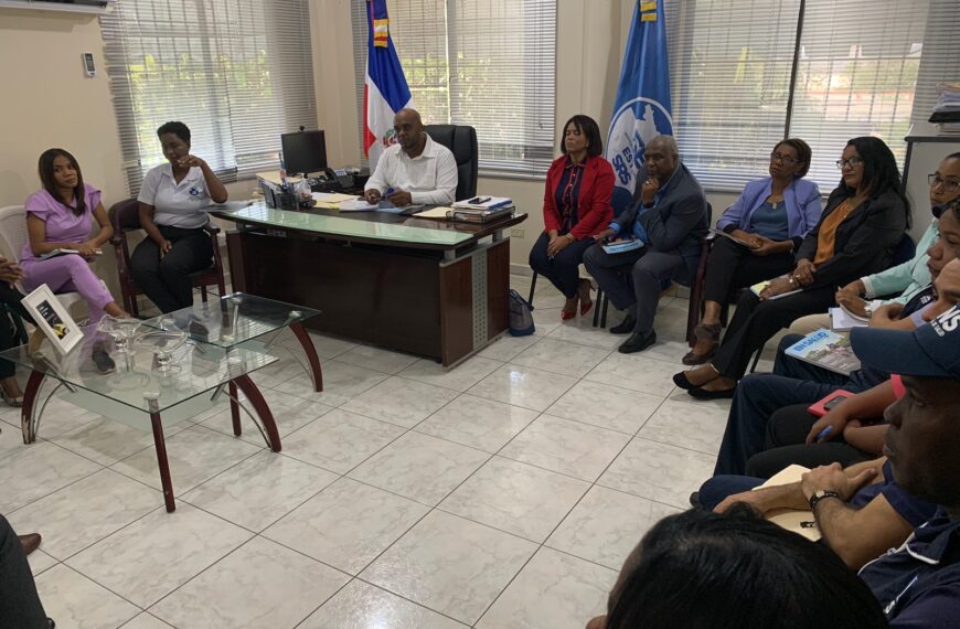 Director del SRS Este sostiene reunion estrat&eacute;gica con distintos departamentos